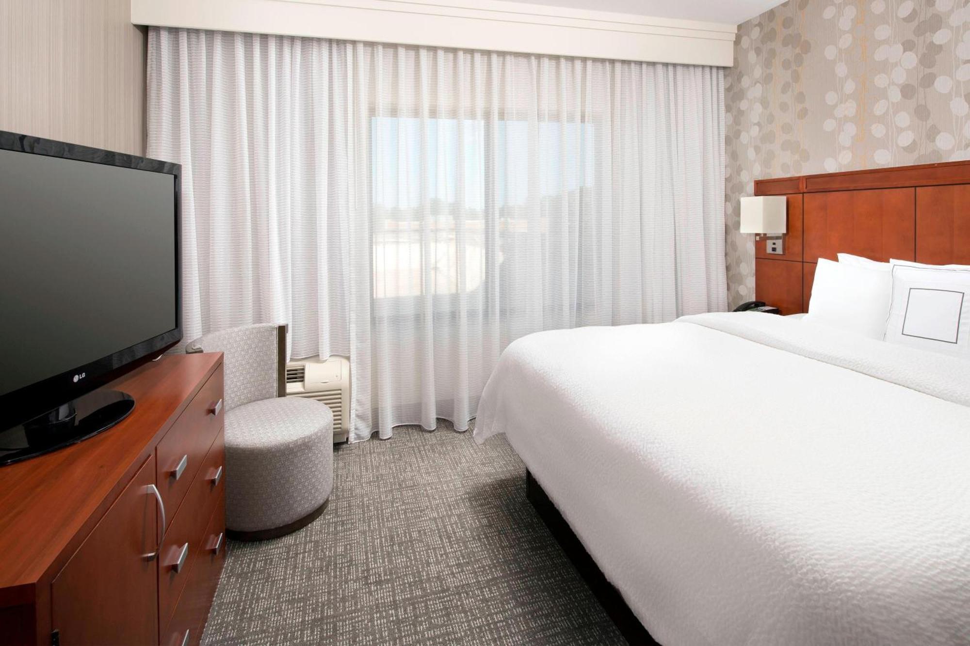 คอร์ตยาร์ด ไทเลอร์ Hotel ภายนอก รูปภาพ