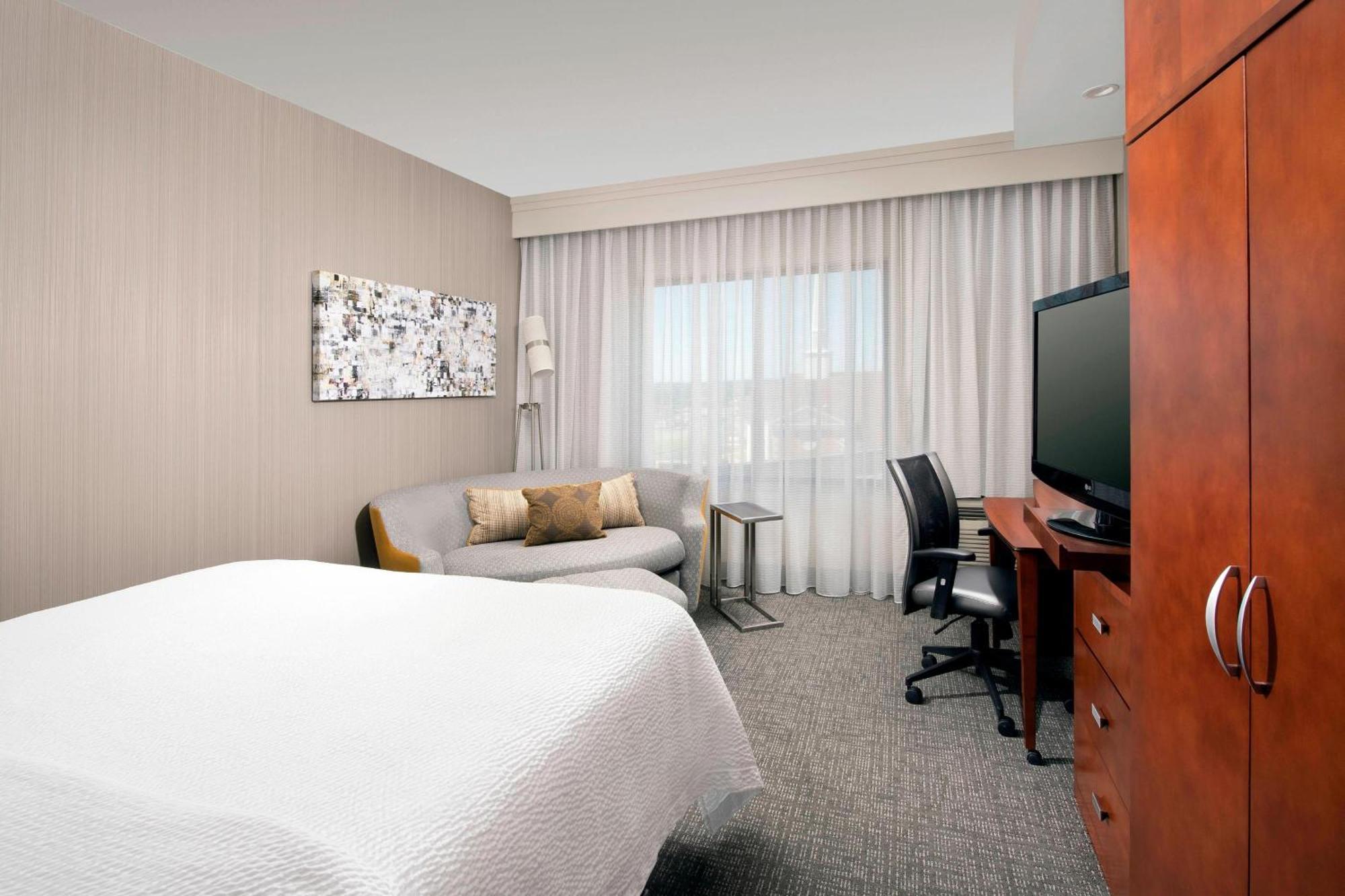 คอร์ตยาร์ด ไทเลอร์ Hotel ภายนอก รูปภาพ